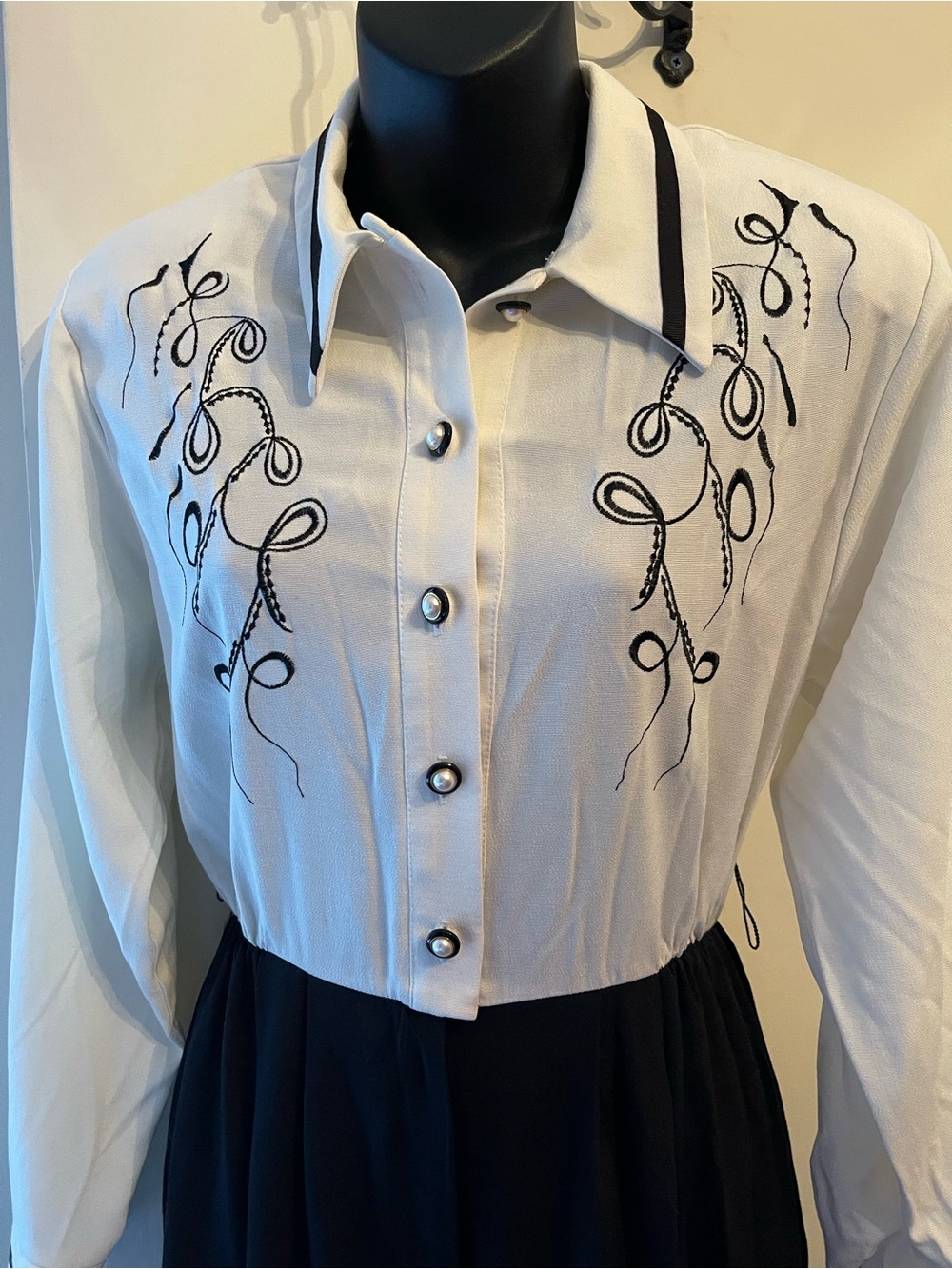Kim Kelly Petite Black & Cream Embroidered Jumpsuit Size 6P - Picture 4 of 15
